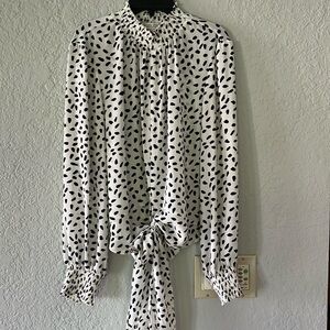 Blacks/white smocked blouse